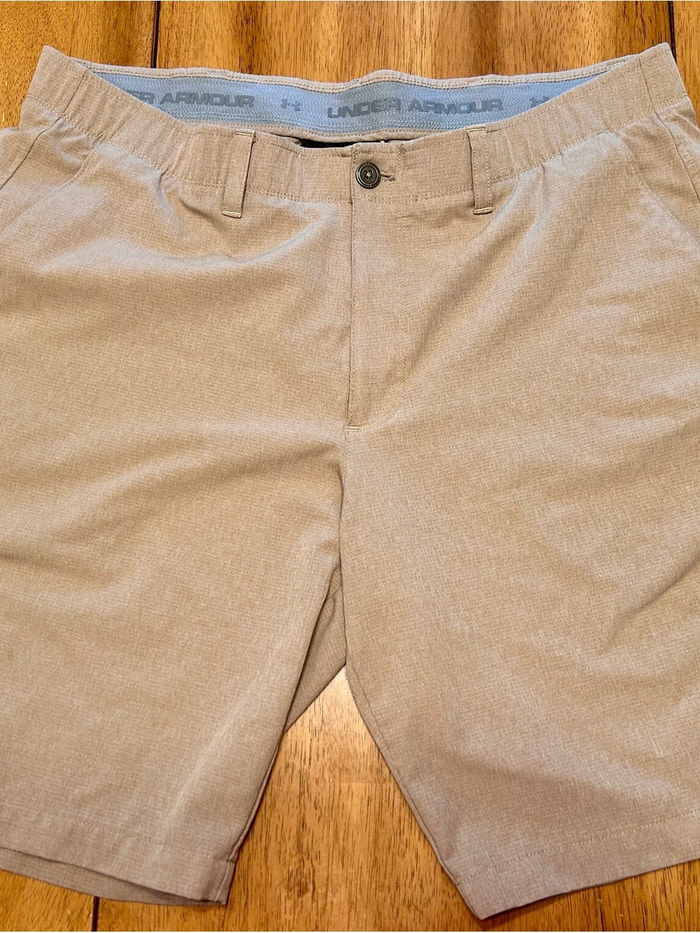 Under Armour Men's Khaki/Tan Golf Shorts 40